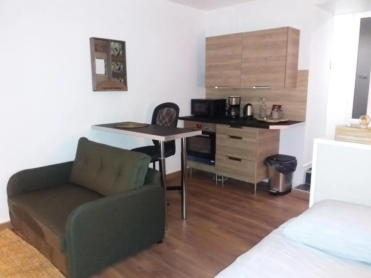 Studio Avec Terrasse, Proche Tram Apartment Brest France